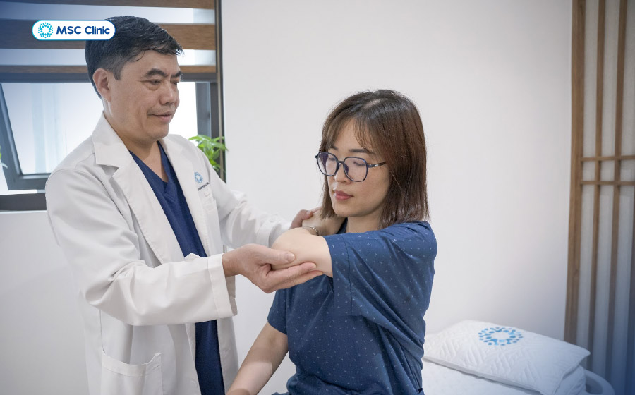 Thăm khám với bác sĩ chuyên khoa để được điều trị đúng cách