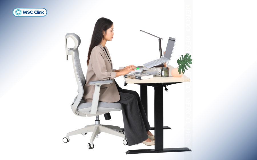 Tư thế làm việc đúng giúp hạn chế gia tăng áp lực cho vùng vai Tư thế làm việc đúng giúp hạn chế gia tăng áp lực cho vùng vai