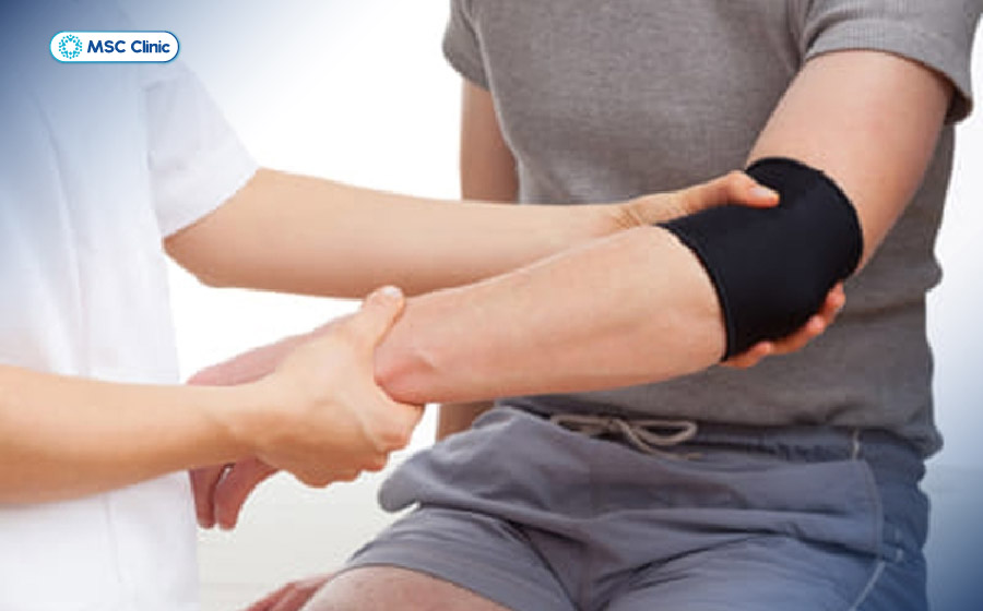 Việc tái khám định kỳ giúp bác sĩ đánh giá quá trình liền xương và điều chỉnh kế hoạch điều trị khi cần thiết