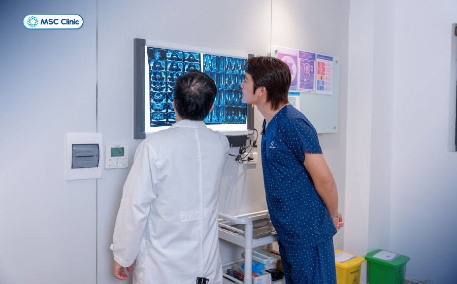Việc thăm khám sớm giúp xác định đúng nguyên nhân đau thắt lưng và điều trị kịp thời, hạn chế nguy cơ biến chứng Việc thăm khám sớm giúp xác định đúng nguyên nhân đau thắt lưng và điều trị kịp thời, hạn chế nguy cơ biến chứng