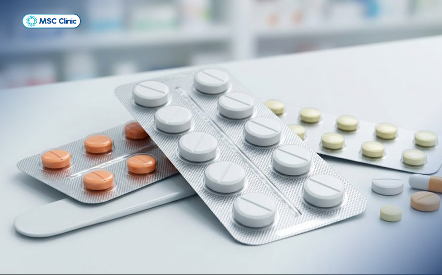 Dùng thuốc hạ axit uric máu là cách trị bệnh gout cần tuân thủ theo chỉ định của bác sĩ