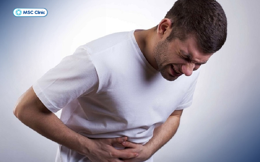 Lồng ngực chuyển động khi xương sườn bị nứt sẽ gây đau buốt khó chịu