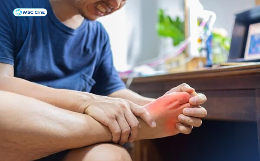 Rạn nứt xương có thể khiến người bệnh đau khi đi lại và giảm khả năng chịu lực Rạn nứt xương có thể khiến người bệnh đau khi đi lại và giảm khả năng chịu lực