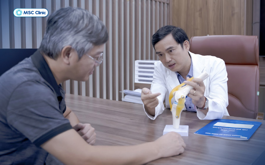TS.BS Trần Nam Chung trực tiếp khám và tư vấn phác đồ cho người bệnh tại MSC Clinic TS.BS Trần Nam Chung trực tiếp khám và tư vấn phác đồ cho người bệnh tại MSC Clinic