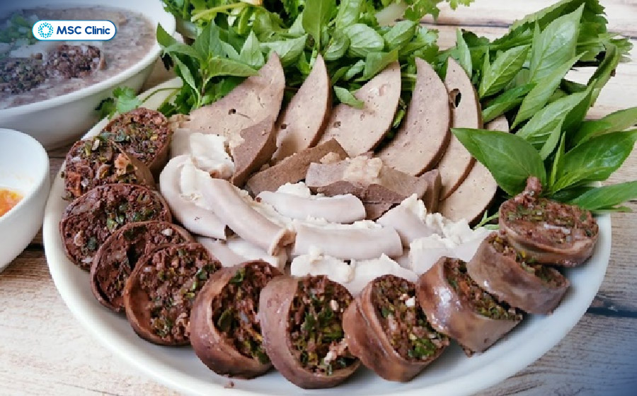 Bệnh nhân xơ gan cần hạn chế ăn nội tạng động vật