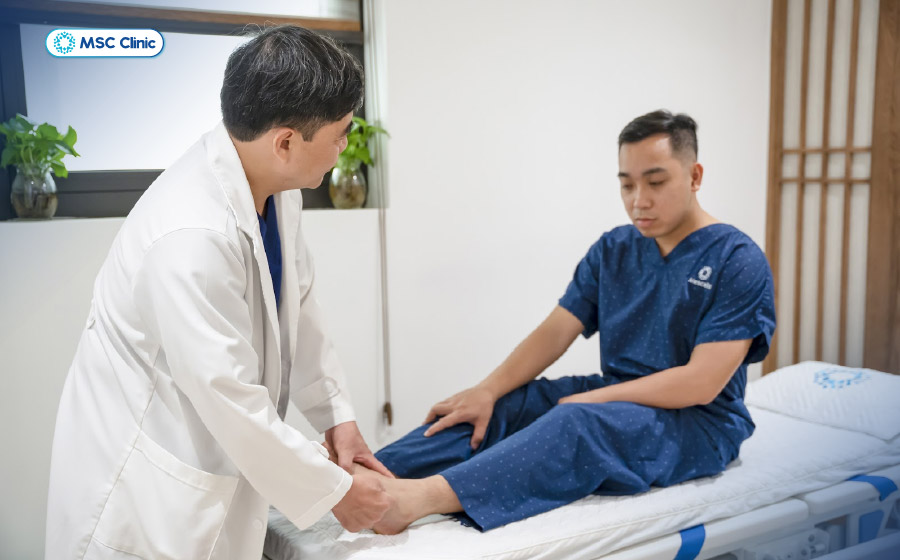 BSCKII Trần Trọng Thắng - Giám đốc chuyên môn MSC Clinic trực tiếp khám cho bệnh nhân BSCKII Trần Trọng Thắng - Giám đốc chuyên môn MSC Clinic trực tiếp khám cho bệnh nhân