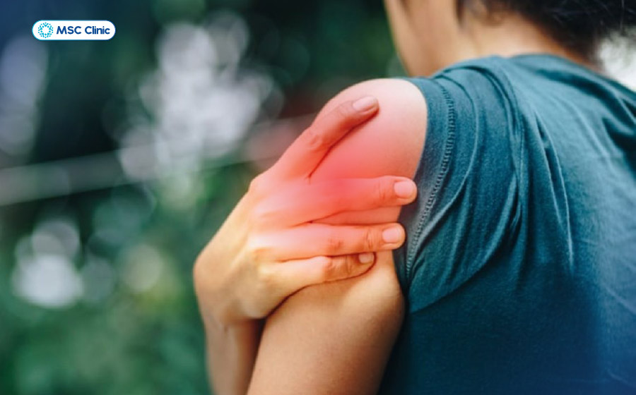 Căng cơ gây ra co thắt và đau dữ dội tại vùng bị tổn thương