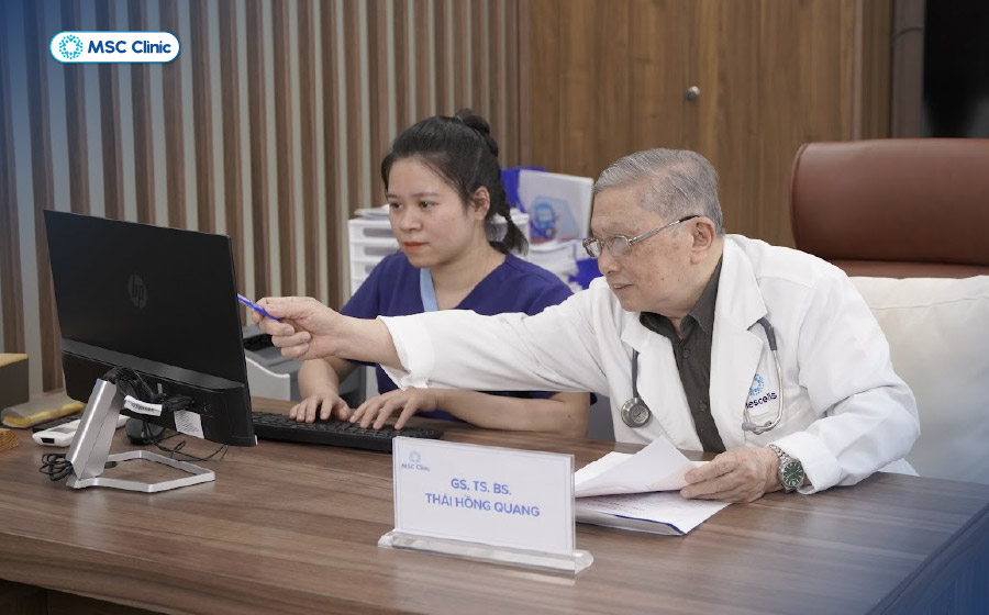 GS.TS.BS Thái Hồng Quang cùng đội ngũ liên tục cập nhật những xu hướng mới trong điều trị bệnh tiểu đường