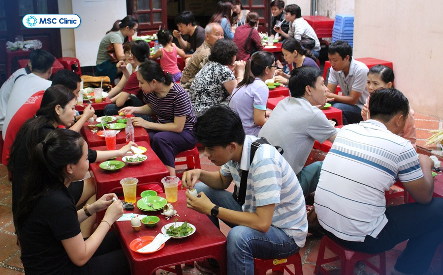 Khả năng ăn trứng vịt lộn còn phụ thuộc vào axit uric, cân nặng và các bệnh lý chuyển hóa đi kèm