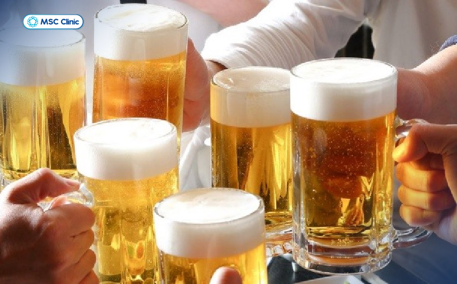 Khi bị men gan cao, người bệnh nên tránh rượu bia để hạn chế thêm áp lực lên gan và hỗ trợ quá trình phục hồi Khi bị men gan cao, người bệnh nên tránh rượu bia để hạn chế thêm áp lực lên gan và hỗ trợ quá trình phục hồi