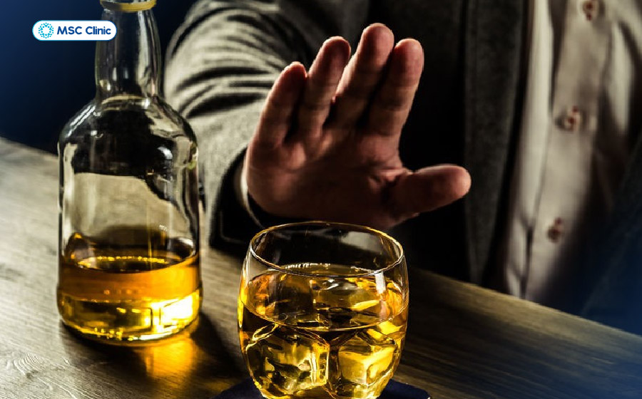 Khi uống rượu bia, gan phải làm việc quá tải để thải độc, lâu ngày gây viêm mạn tính và biến các mô gan khỏe mạnh thành sẹo xơ