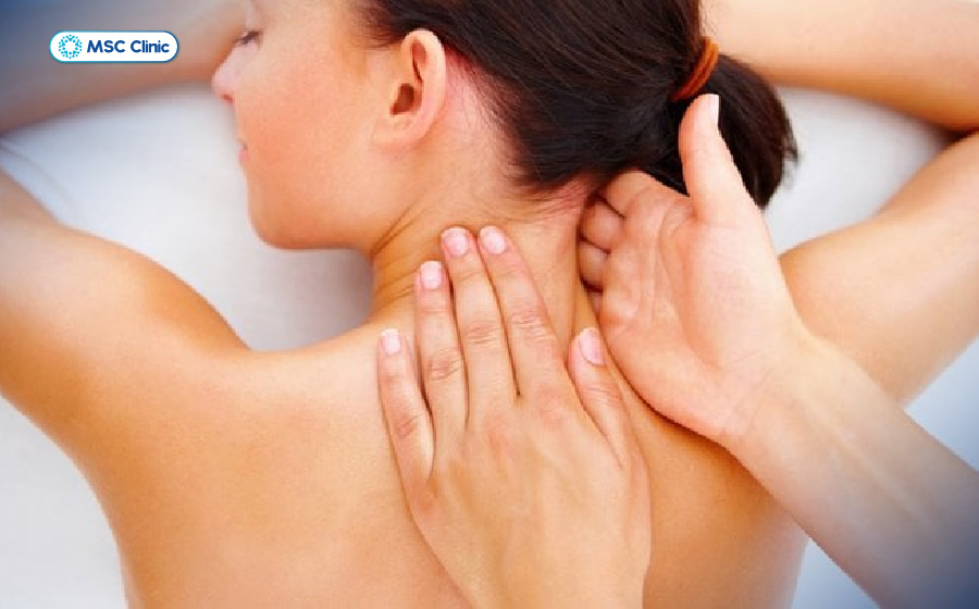 Massage cổ-vai-gáy và lưng trên giúp giảm căng cứng, nhức mỏi hiệu quả