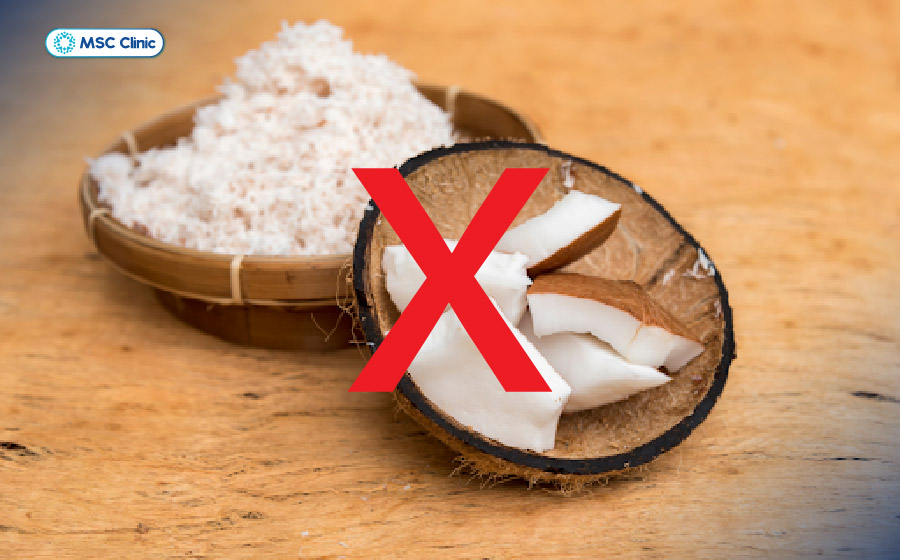 Người mắc tiểu đường nên hạn chế ăn cùi dừa do hàm lượng chất béo cao, dễ ảnh hưởng đến chỉ số mỡ máu và cân nặng Người mắc tiểu đường nên hạn chế ăn cùi dừa do hàm lượng chất béo cao, dễ ảnh hưởng đến chỉ số mỡ máu và cân nặng
