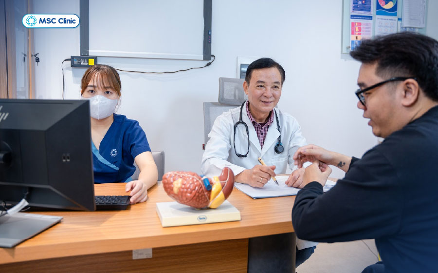 Thăm khám sớm khi xuất hiện các triệu chứng nghi ngờ gan nhiễm mỡ để được kiểm tra và đánh giá chính xác Thăm khám sớm khi xuất hiện các triệu chứng nghi ngờ gan nhiễm mỡ để được kiểm tra và đánh giá chính xác