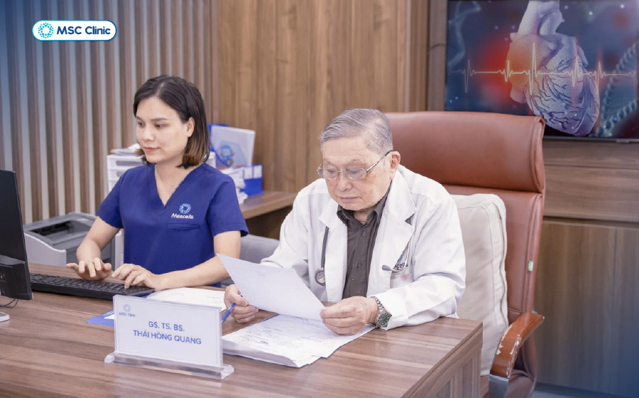 Thăm khám với bác sĩ chuyên khoa khi có các dấu hiệu nghi ngờ