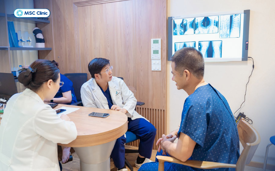 Thăm khám kết hợp xét nghiệm và chẩn đoán hình ảnh giúp bác sĩ xác định chính xác bệnh lý cơ xương khớp