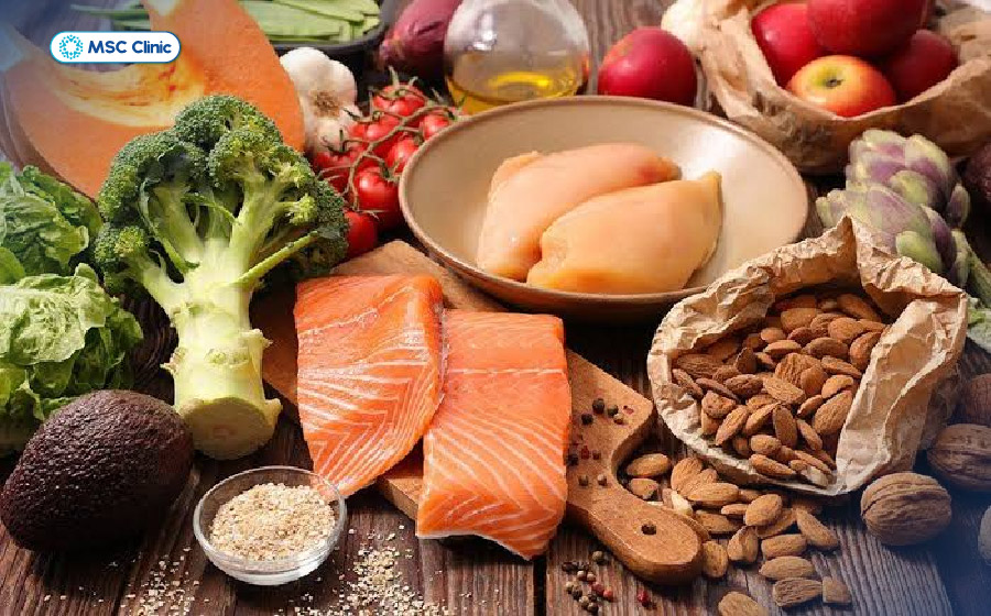 Chế độ ăn cân đối và kiểm soát cân nặng hỗ trợ hiệu quả cho quá trình chăm sóc sức khỏe cơ xương khớp