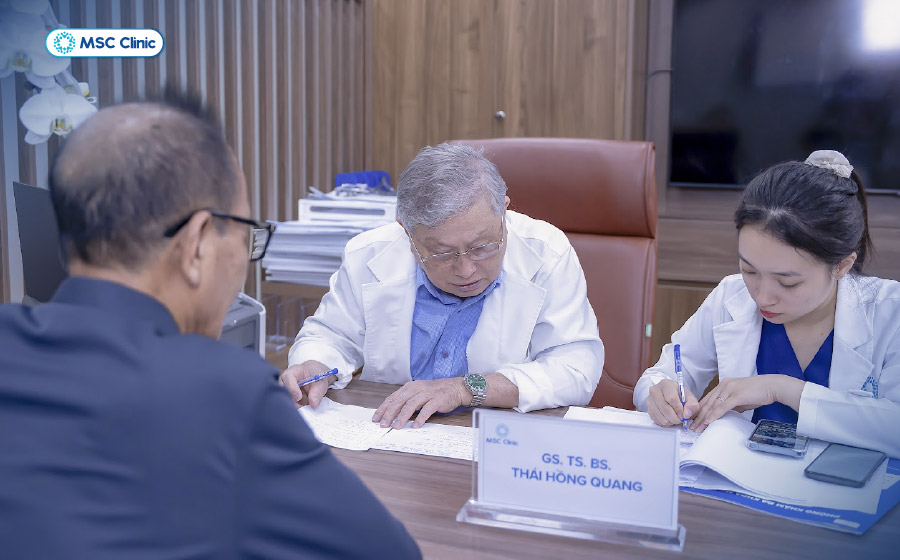 Người bệnh nên trao đổi với bác sĩ về việc sử dụng thuốc và chuẩn bị trước khi khám tiểu đường, đặc biệt khi cần nhịn ăn để xét nghiệm 