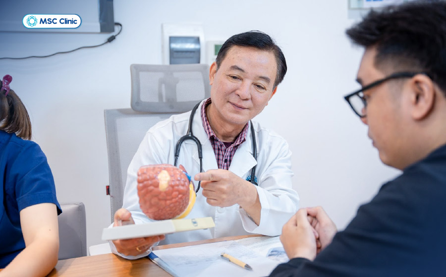 Người mắc viêm gan B cấp cần theo dõi chức năng gan và tái khám theo hướng dẫn của bác sĩ