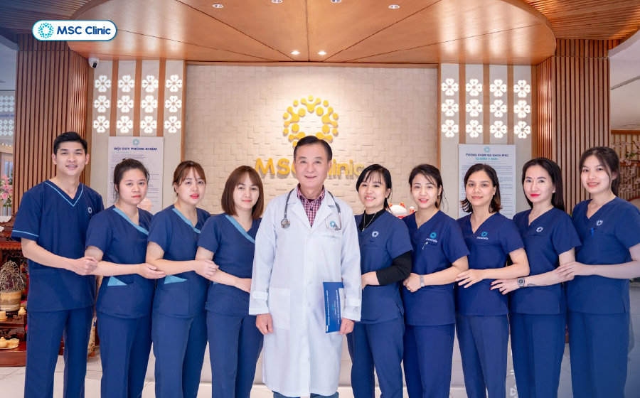 PGS.TS.BSCKII Đỗ Tuấn Anh có nhiều năm kinh nghiệm trong thăm khám các bệnh truyền nhiễm và bệnh lý gan