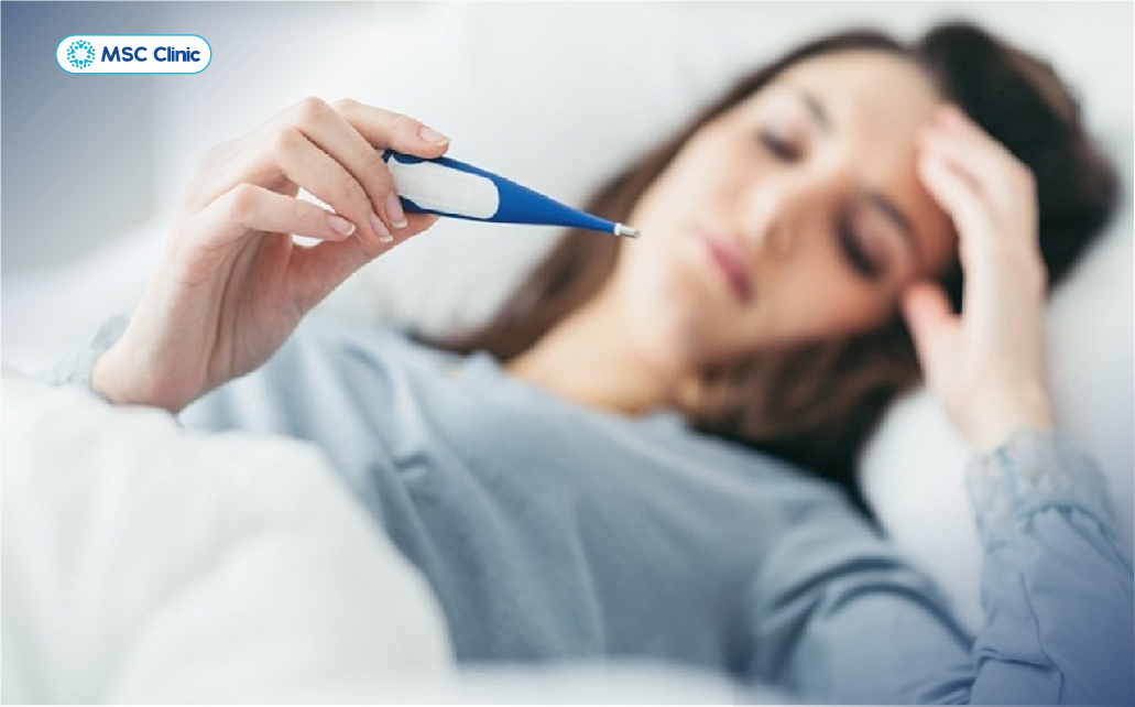 Mệt mỏi kéo dài và sốt là dấu hiệu đáng lưu ý của viêm gan C cấp tính