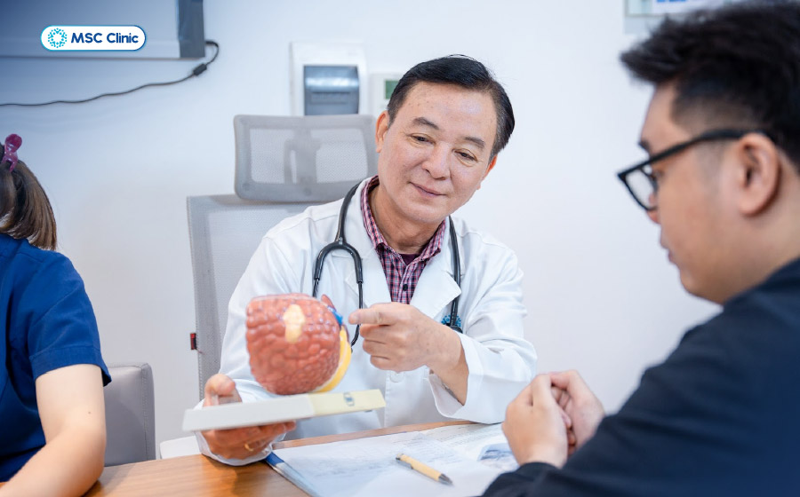 Bệnh nhân cần cung cấp đầy đủ thông tin về tình trạng bệnh lý để bác sĩ tư vấn loại xét nghiệm phù hợp