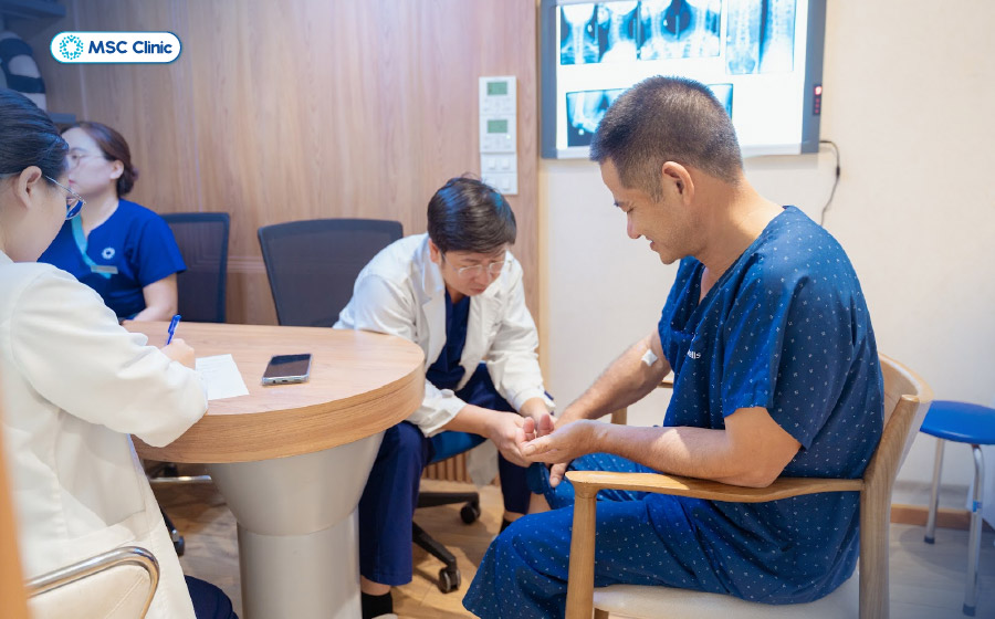 Chẩn đoán viêm khớp không đặc hiệu cần kết hợp thăm khám, xét nghiệm và chẩn đoán hình ảnh Chẩn đoán viêm khớp không đặc hiệu cần kết hợp thăm khám, xét nghiệm và chẩn đoán hình ảnh