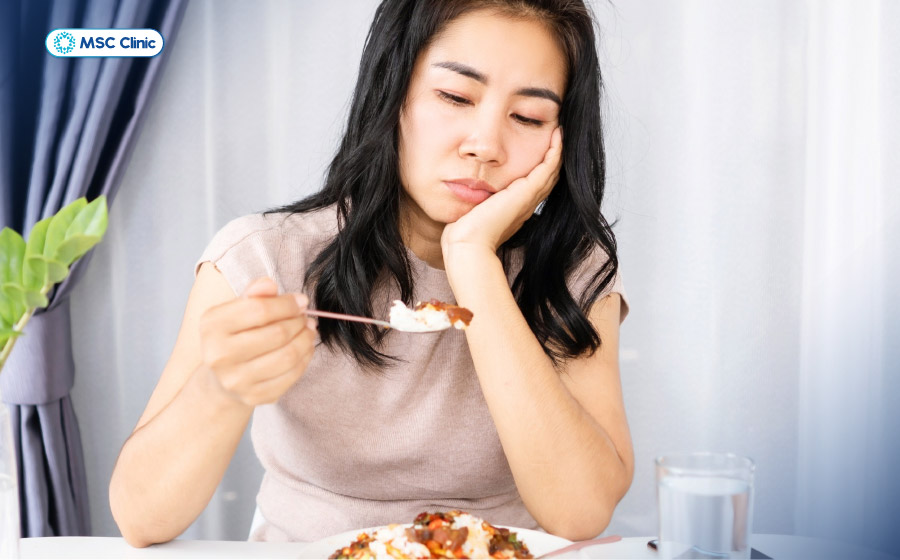 Mệt mỏi, chán ăn là dấu hiệu thường gặp nhưng lại dễ bị bỏ qua nhất về suy gan