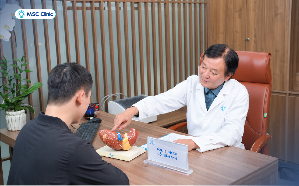 Thăm khám và đánh giá sức khỏe gan giúp phát hiện các bất thường, xác định yếu tố nguy cơ và xây dựng kế hoạch theo dõi phù hợp