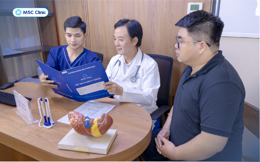 Tuân thủ chỉ định điều trị của bác sĩ sẽ giúp người bệnh kiểm soát hoạt động của virus hiệu quả và sinh hoạt, lao động khỏe mạnh
